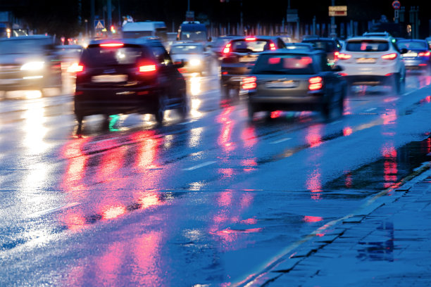 雨中堵车