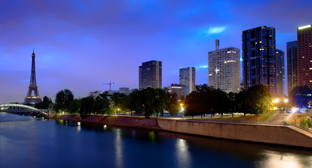 法国巴黎艾菲尔铁塔夜景