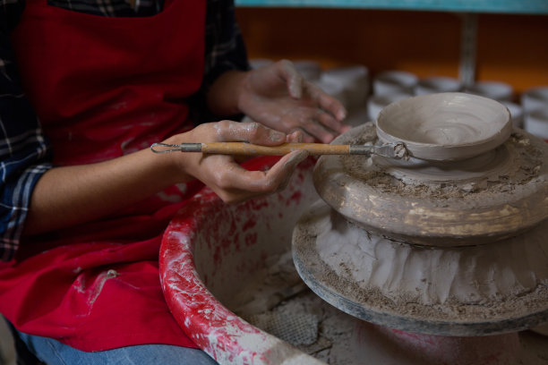 陶瓷女工