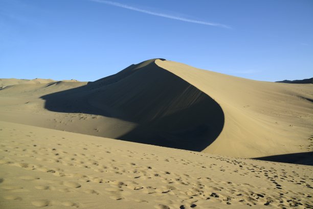 鸣沙山月牙泉