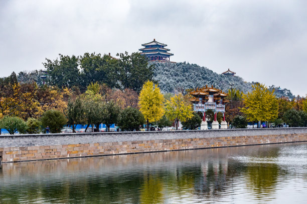 城堡 蓝天白云 雪地