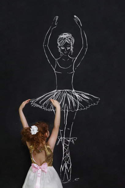 裙装芭蕾舞女孩