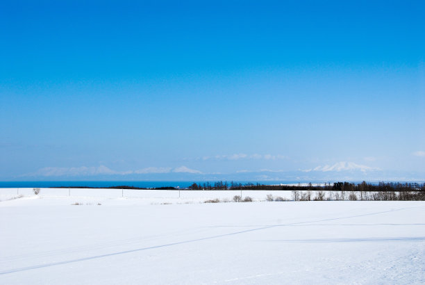 蓝天白雪