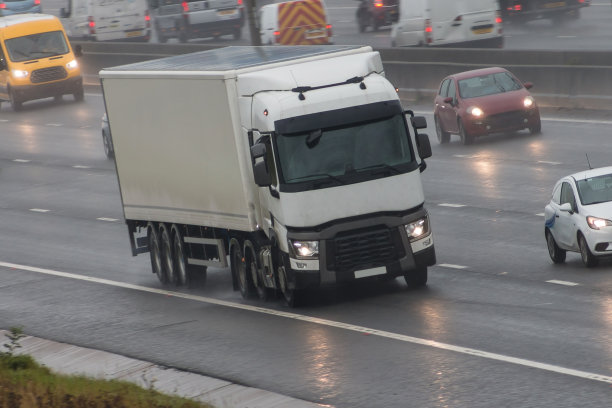 雨中堵车