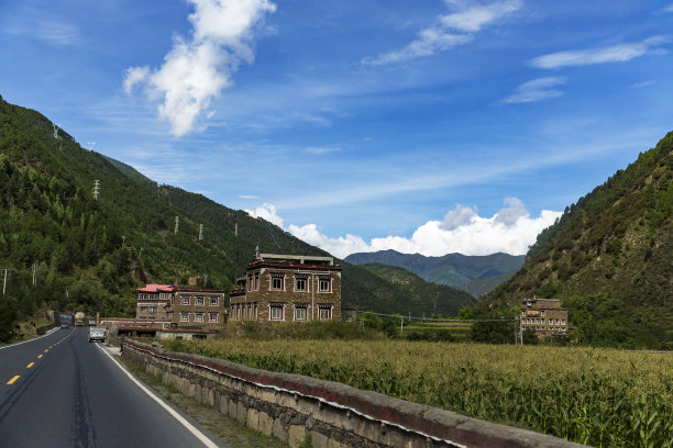 高原山脉公路