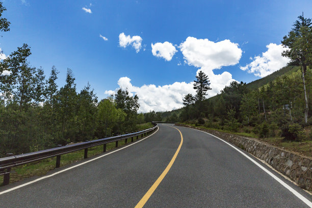 高原山脉公路