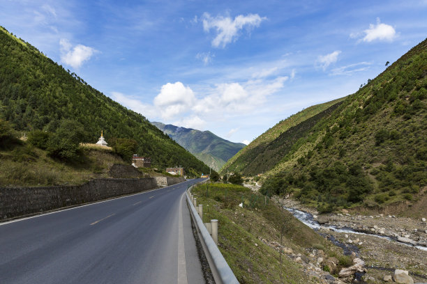 高原山脉公路