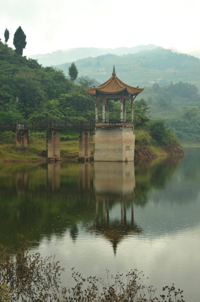 彩色雨景