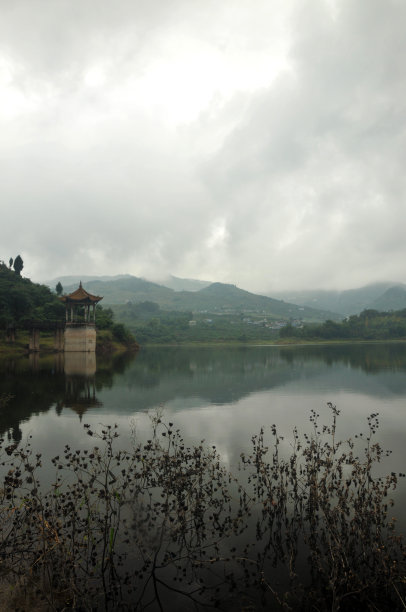 彩色雨景