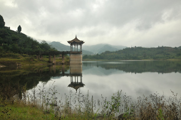 彩色雨景