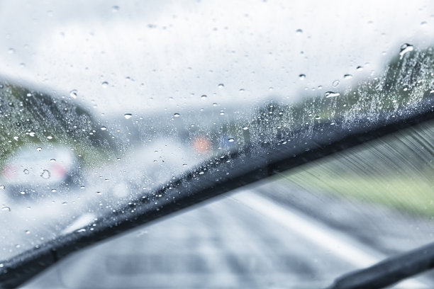 雨中驾驶