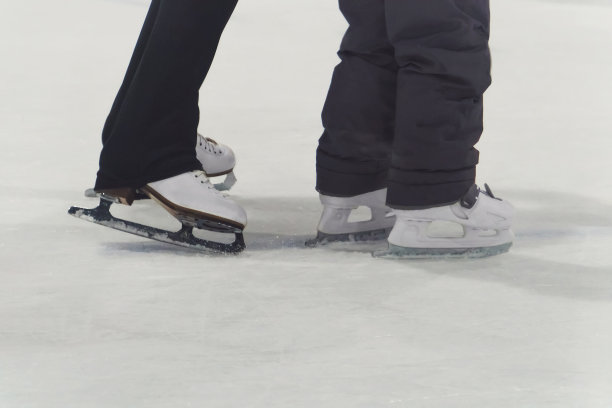 滑冰情侣