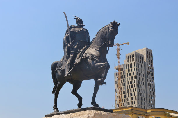勇士骑马雕像