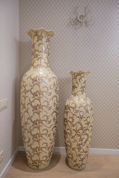 老房子瓷花瓶
