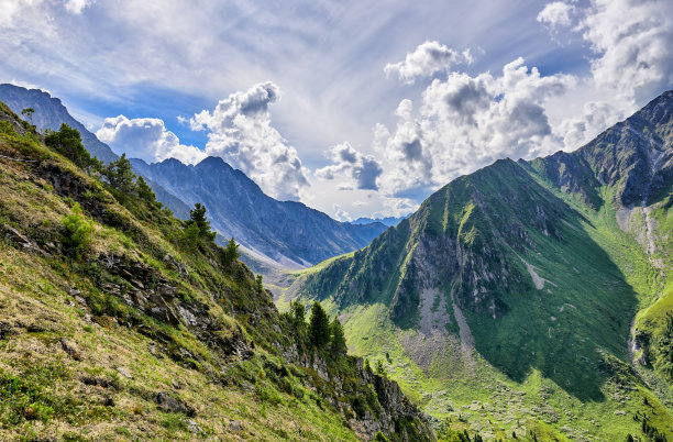 高山险峻