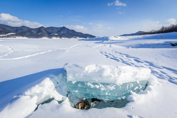 拱桥雪景