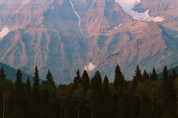 罗伯逊山