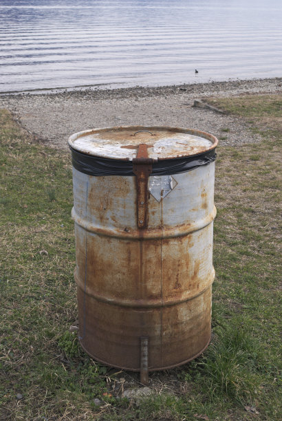 旧油桶