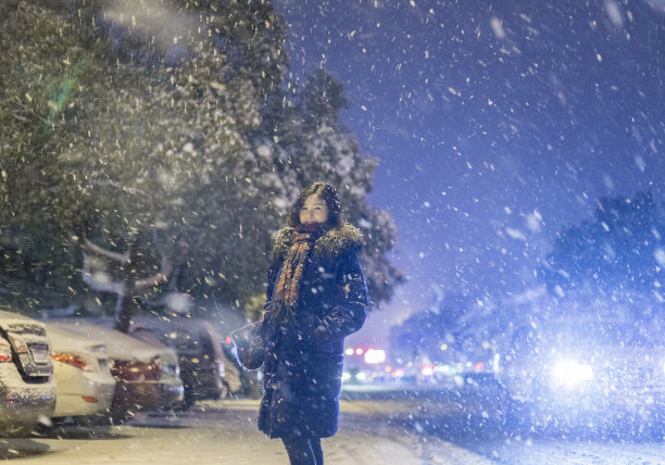 雪天路灯