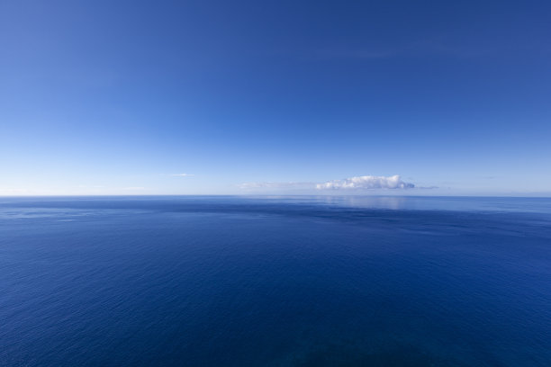 大海蓝天大海