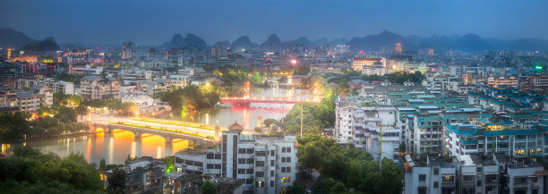 宁静的小山村