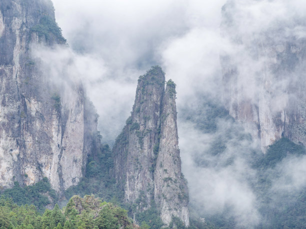 山丘峰顶