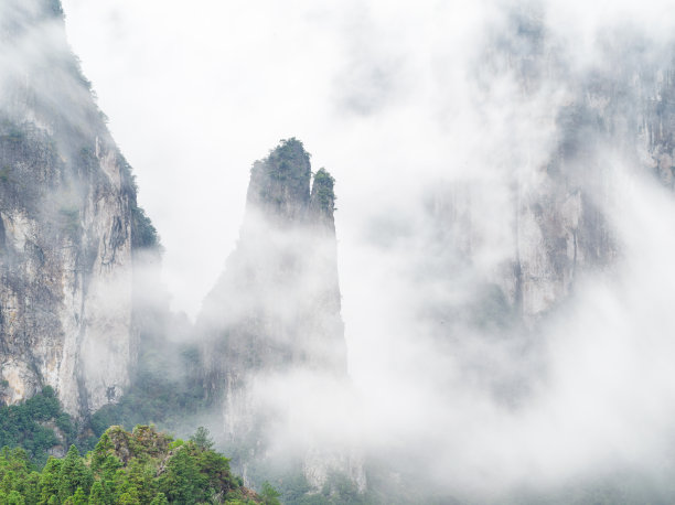 山丘峰顶