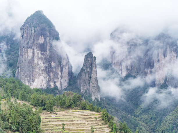 山丘峰顶