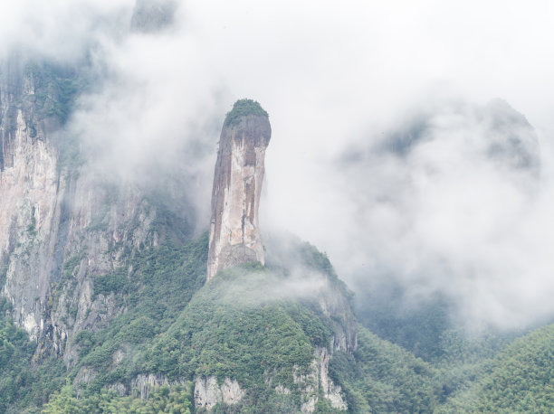 山丘峰顶