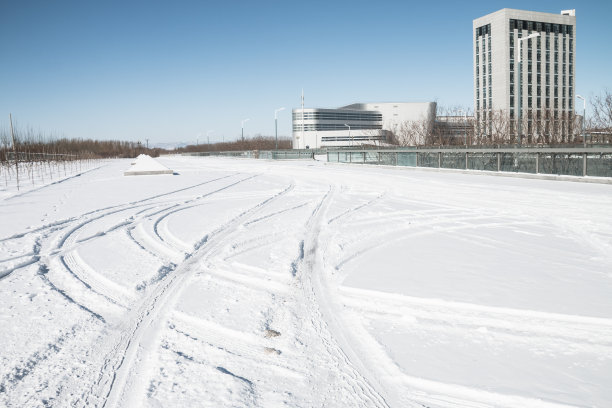 下雪后的操场