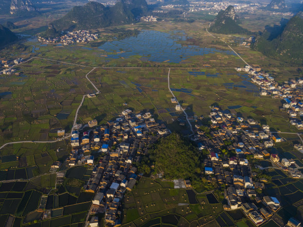 云雾中的公路