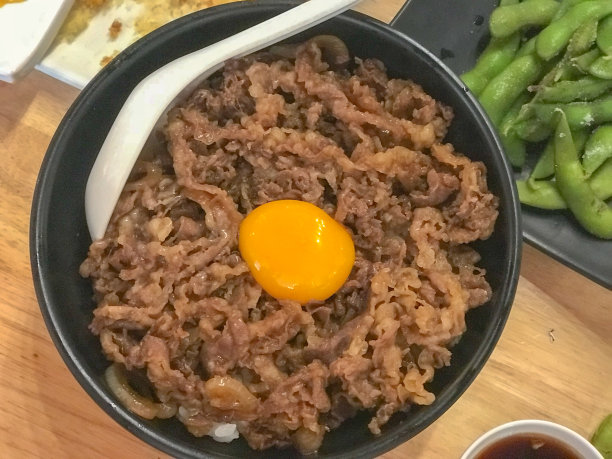 牛肉盖饭