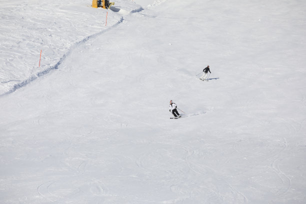 滑雪场 情侣