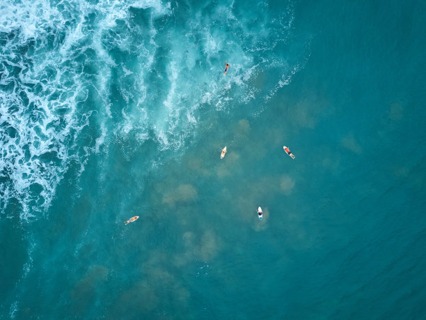 冲浪者 海岸 航拍 无人机