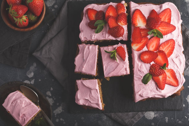 红色草莓水果蛋糕食物