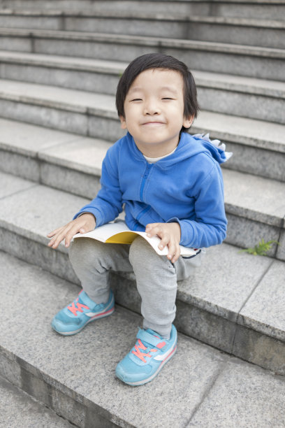 小学生读书