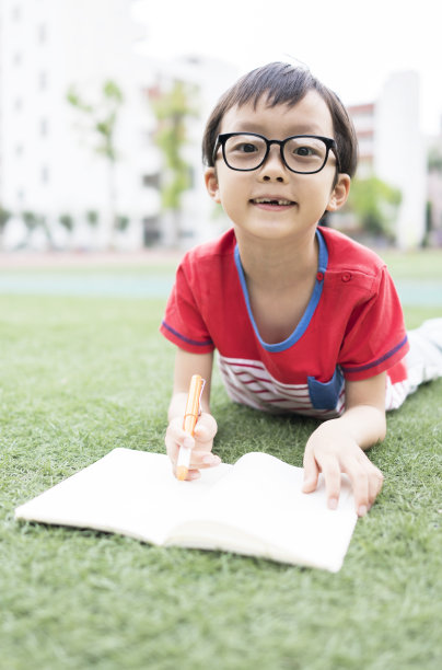 仅一名男孩