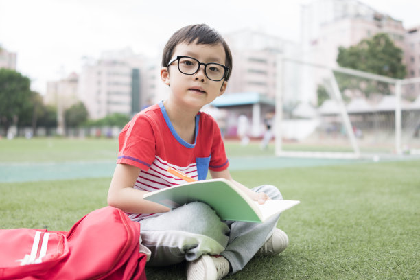 可爱的小学生