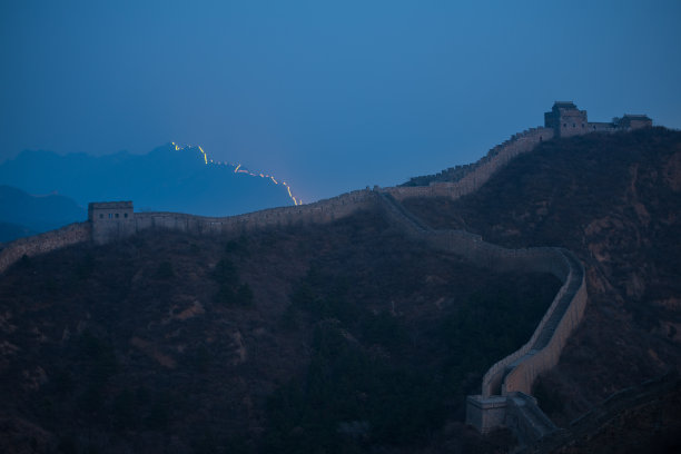 森林中的旅行者