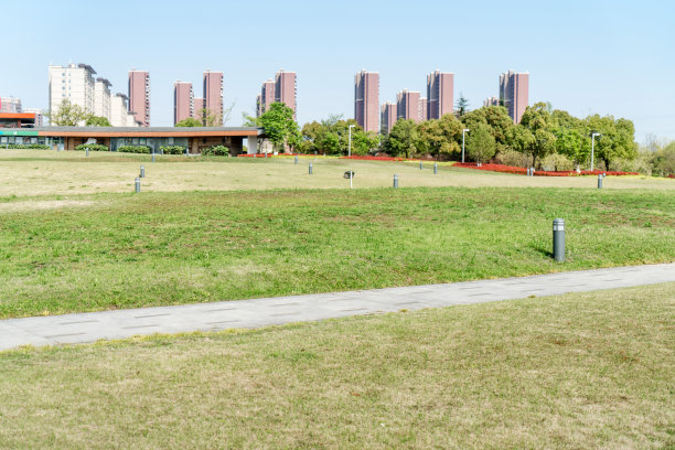 蓝天下的校园风景