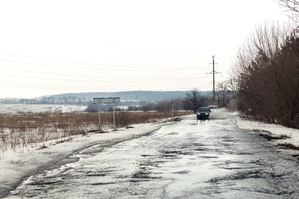 雨雪道路