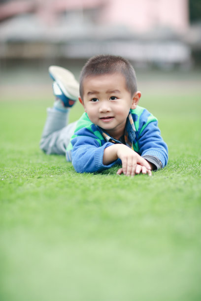 仅一名男孩