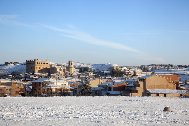 城堡 蓝天白云 雪地