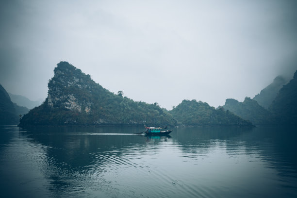 越南下龙湾渔船