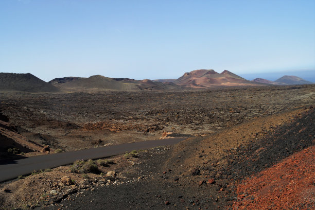 火山爆发岩浆