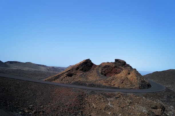 火山爆发岩浆