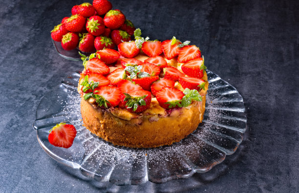 红色草莓水果蛋糕食物
