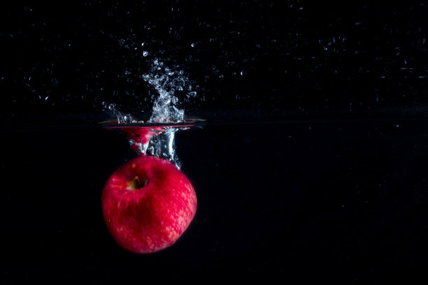 苹果落水