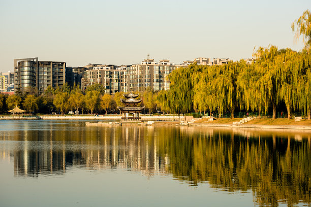 中式湖景地产蓝金