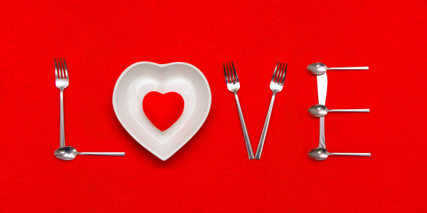 爱心餐具字母标志